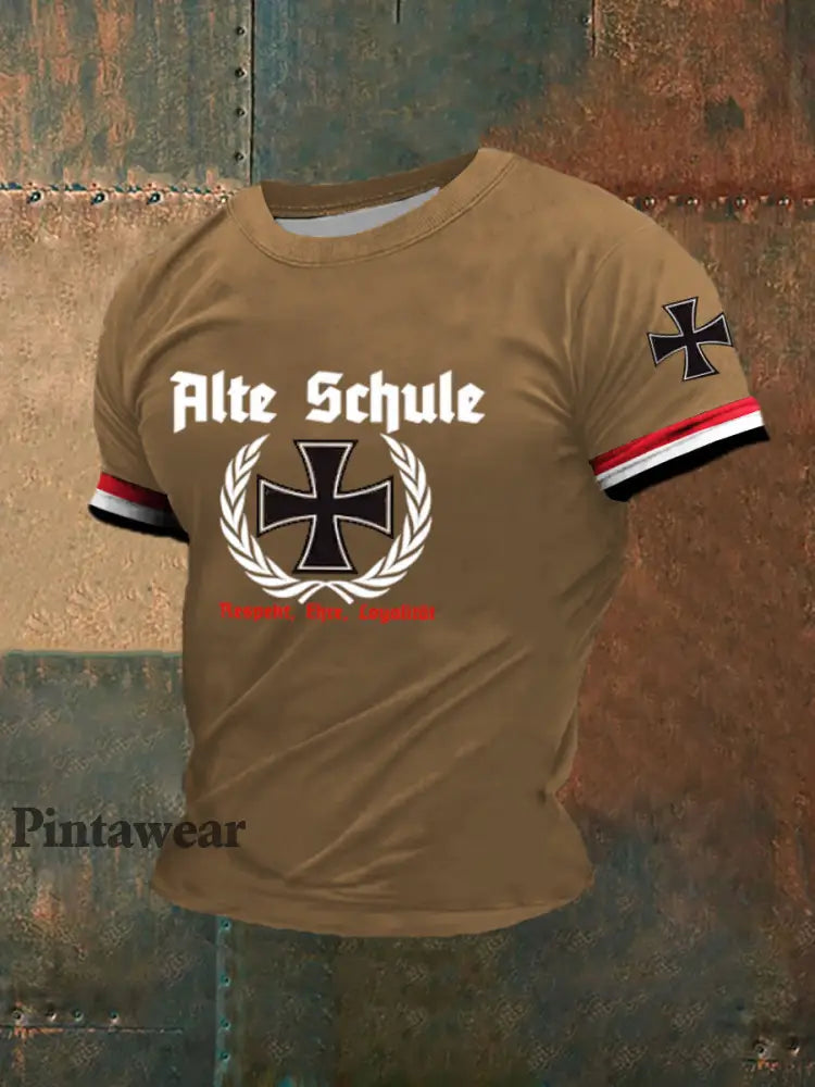 Camiseta de manga corta estampada Alte Schule para hombre Marrón / S