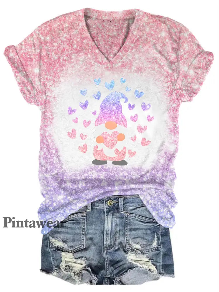 Glitter Gnome Heart V-Neck T-Shirt Multicolor / S Día de San Valentín