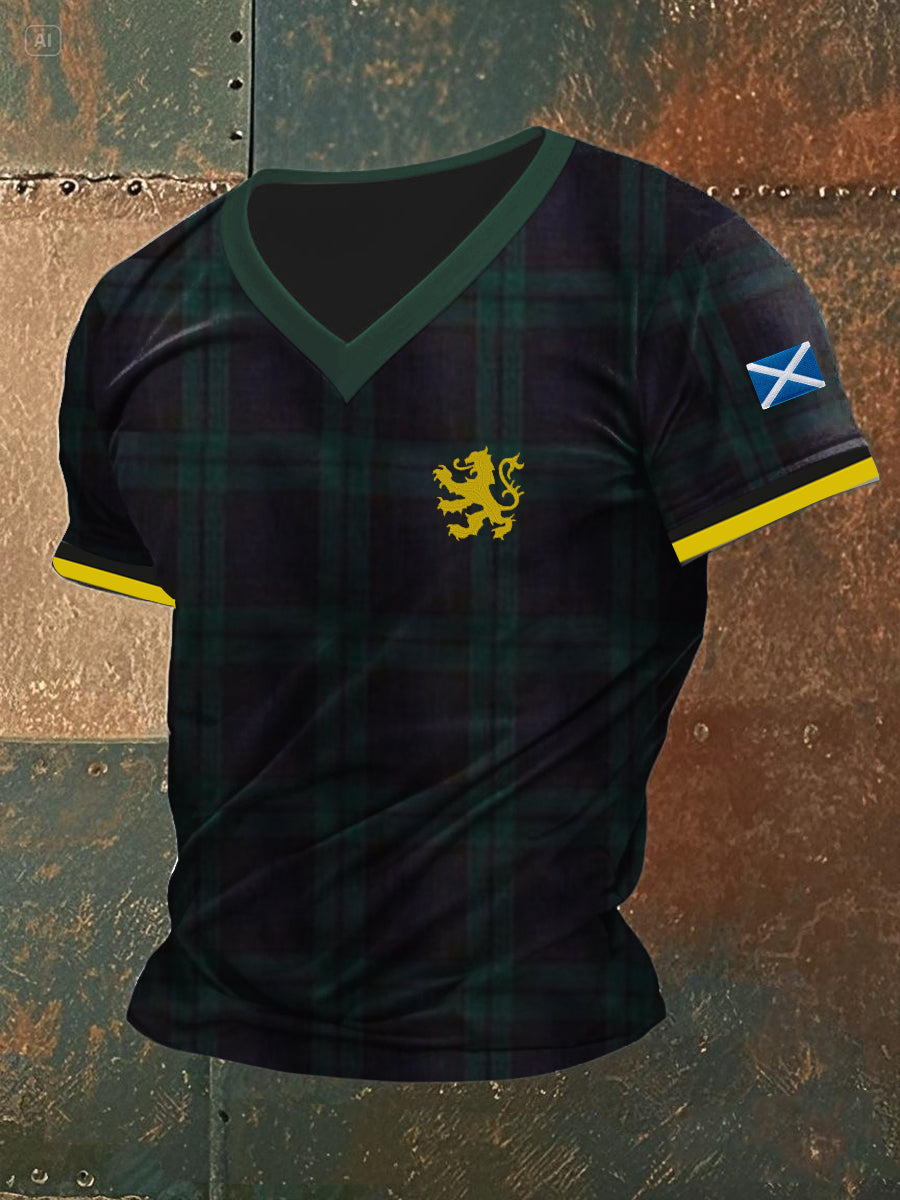 Camiseta de manga corta con cuello en V y estampado de bandera escocesa para hombre