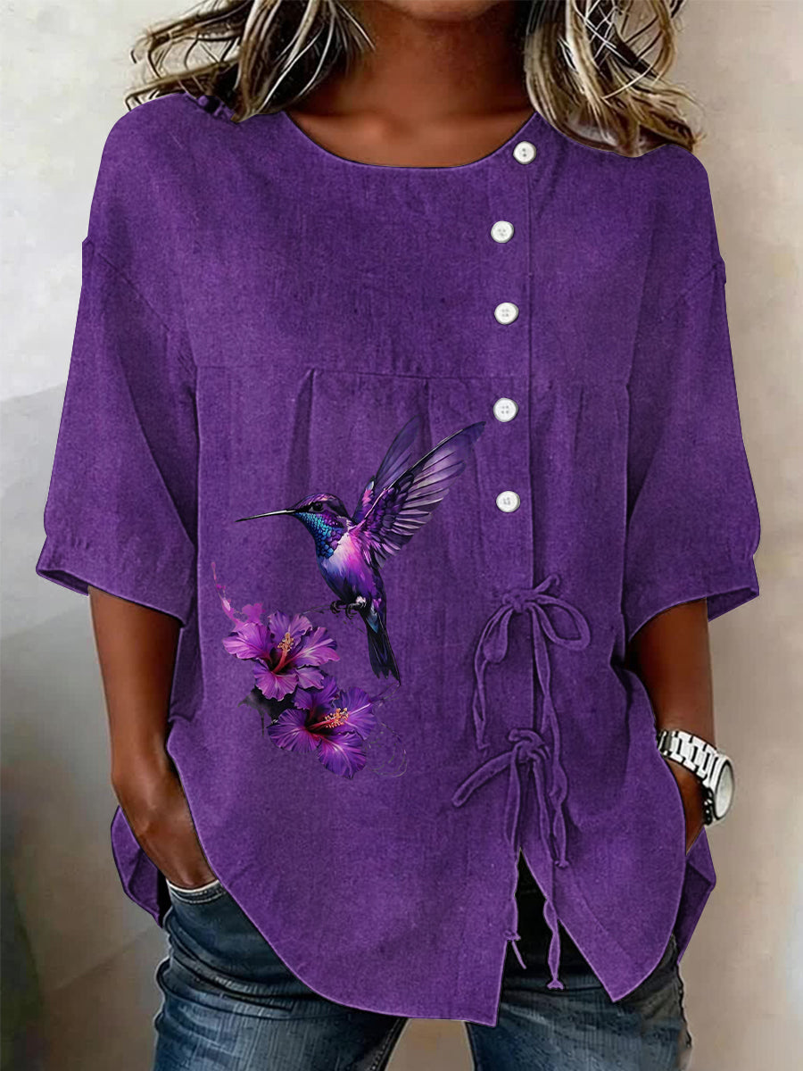 Las plantas y las flores de las mujeres abotonaron y camisa de lino de la mezcla