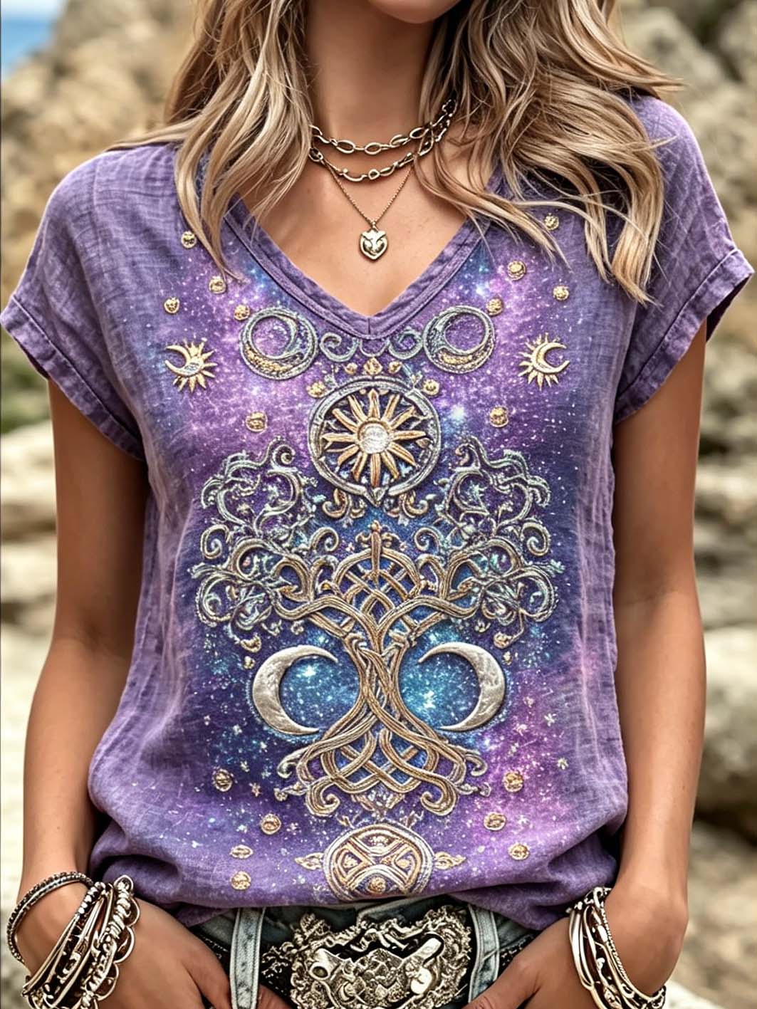 El patrón de Viking de la mitología nórdica retro de las mujeres imprimió la camiseta de manga corta de lino