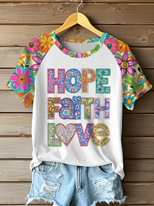 Camiseta casual con estampado floral Faith Hope Love para mujer