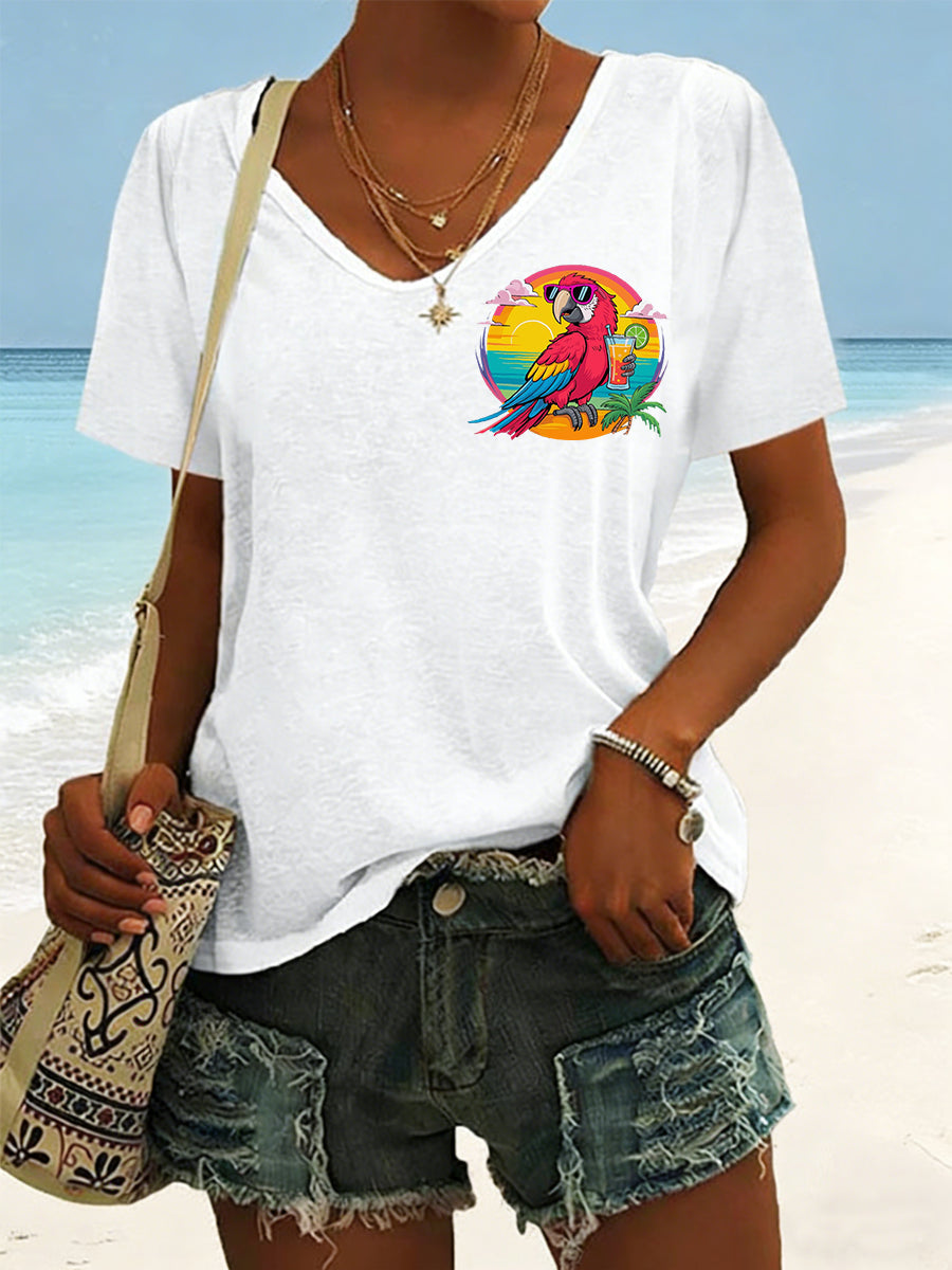 Camiseta casual con cuello en V y estampado de loro para mujeres con el mensaje «Estoy jubilada, son las 5 en todas partes»