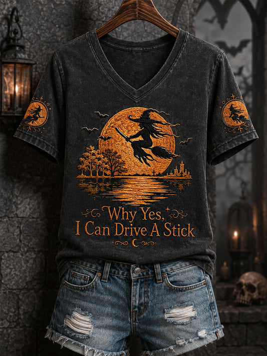 Camiseta informal con cuello en V y estampado divertido para Halloween: «Mujer bruja: ¡Sí, en realidad sé conducir un coche de marchas»