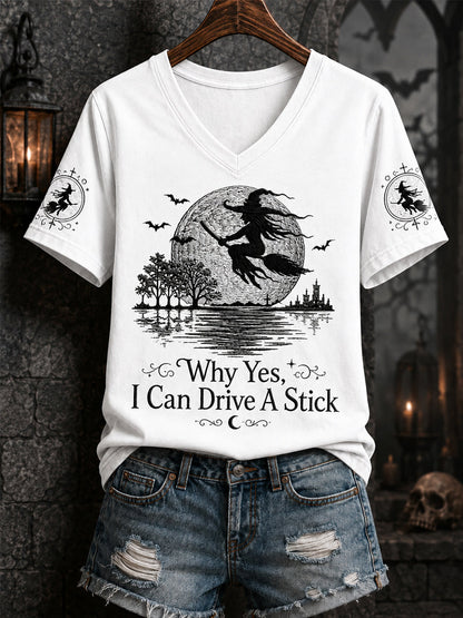 Camiseta informal con cuello en V y estampado divertido para Halloween: «Mujer bruja: ¡Sí, en realidad sé conducir un coche de marchas»