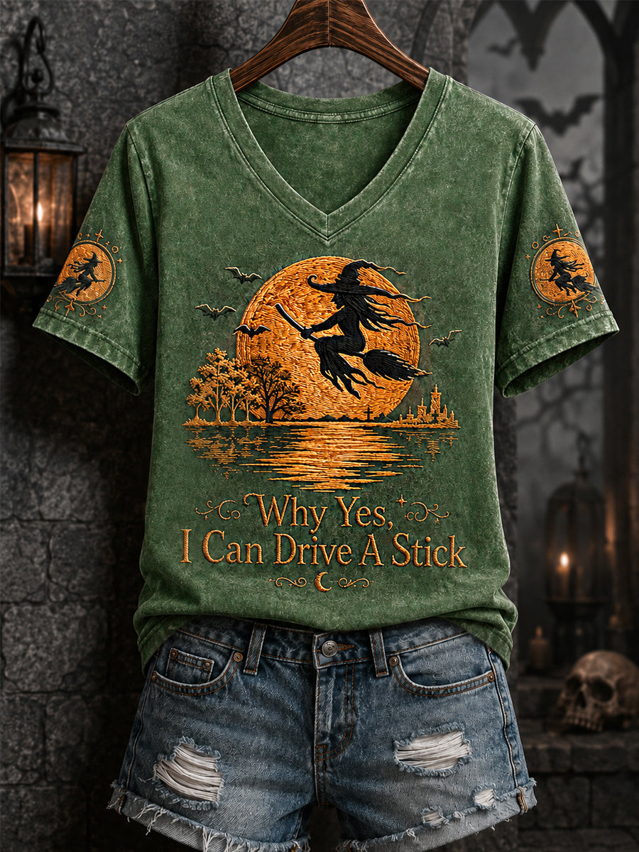 Camiseta informal con cuello en V y estampado divertido para Halloween: «Mujer bruja: ¡Sí, en realidad sé conducir un coche de marchas»