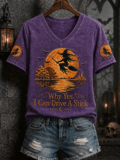 Camiseta informal con cuello en V y estampado divertido para Halloween: «Mujer bruja: ¡Sí, en realidad sé conducir un coche de marchas»