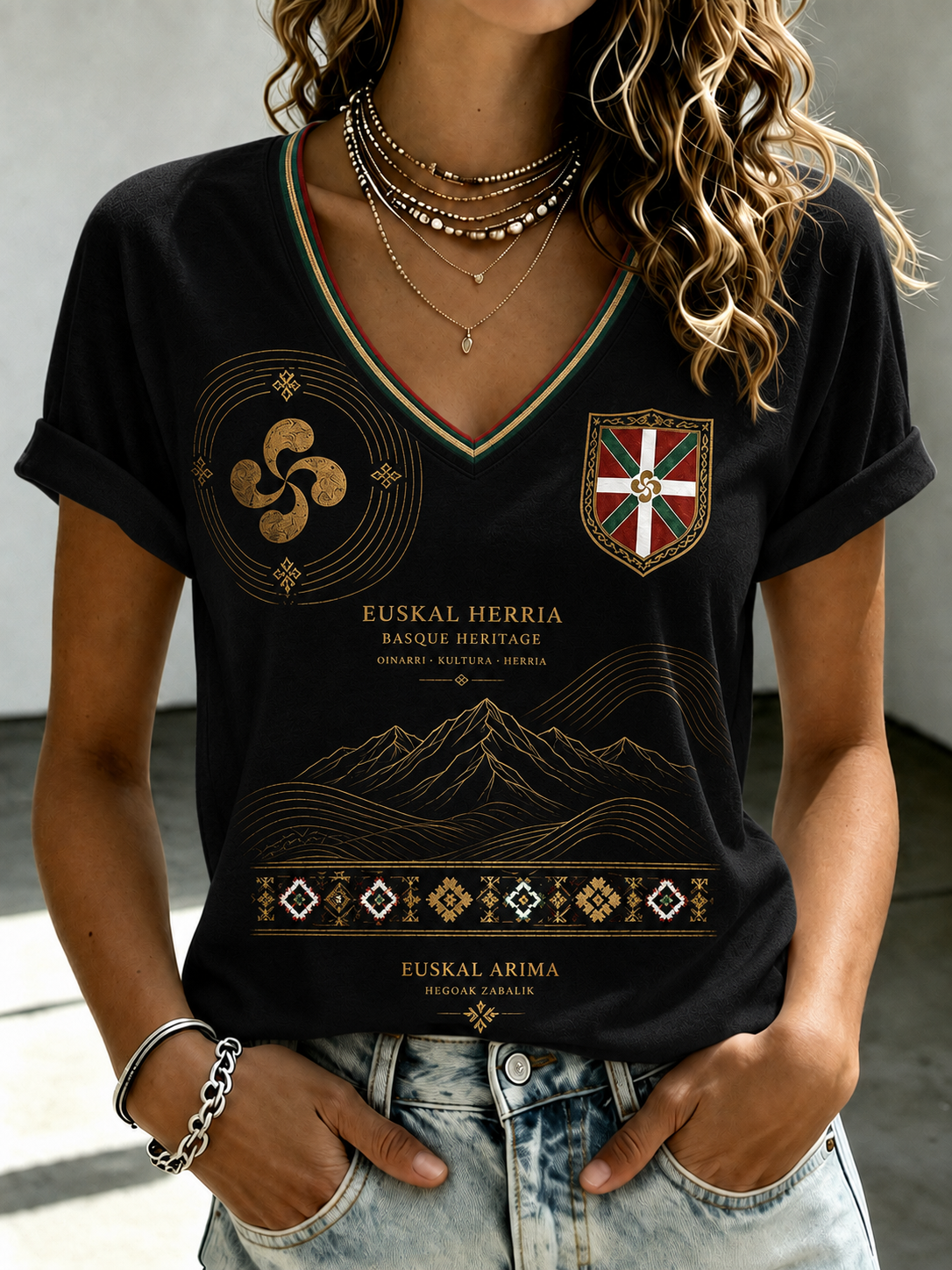 Camiseta de mujer vasca con cuello en V, hombros descubiertos y manga corta