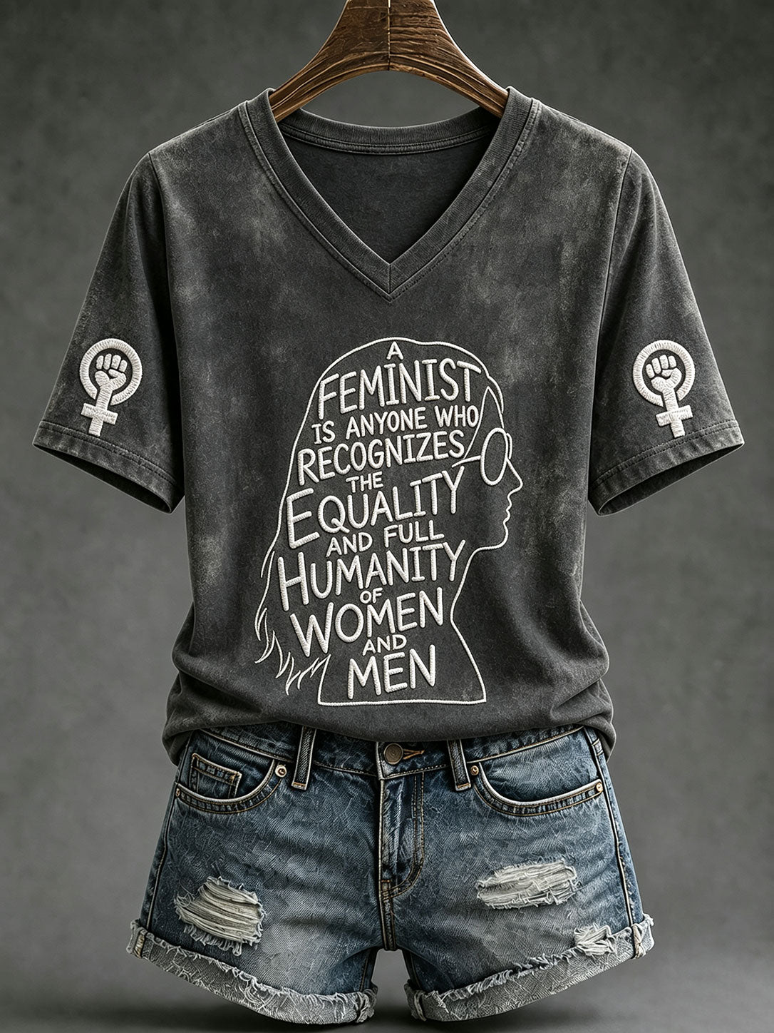 "Una feminista es cualquiera que reconozca la igualdad y la plena humanidad de mujeres y hombres"