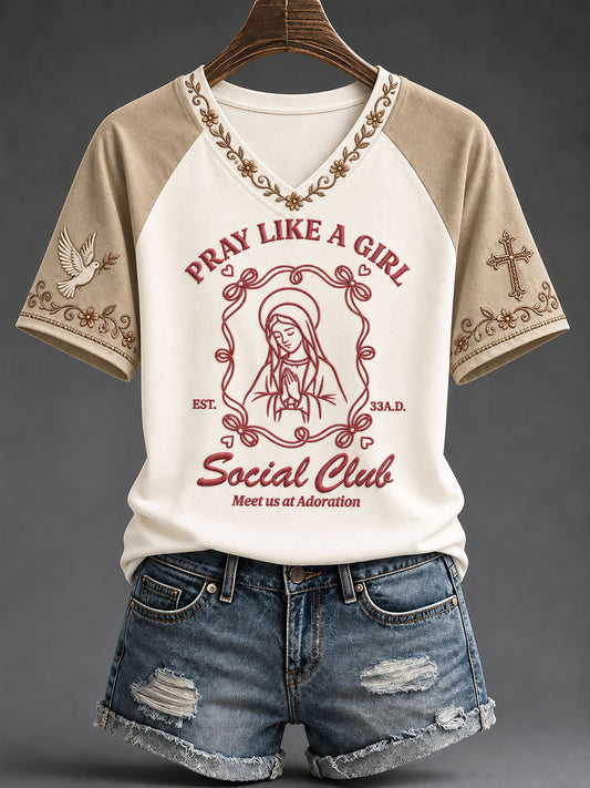 Camiseta Virgen María de la fe católica "Pray Like A Girl" para mujer