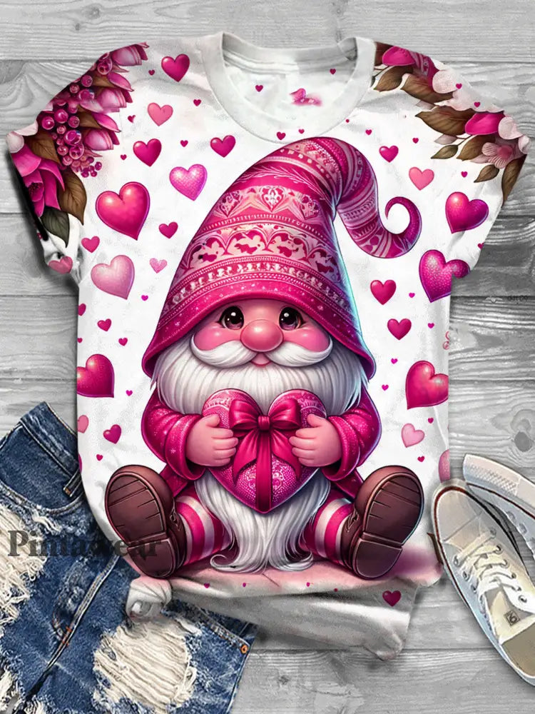 Valentines Day Gnome Print Crew Neck T-Shirt Hot Pink / S Día de San Valentín