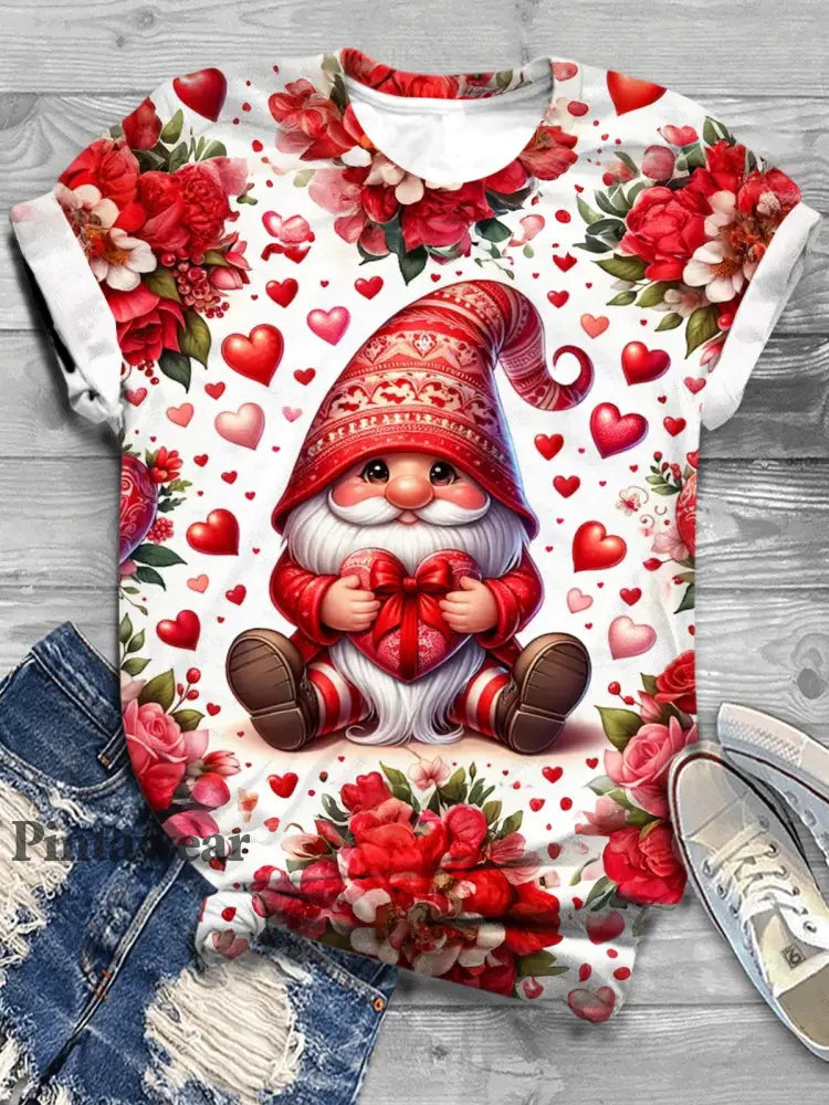 Valentines Day Gnome Print Crew Neck T-Shirt Red / S Día de San Valentín