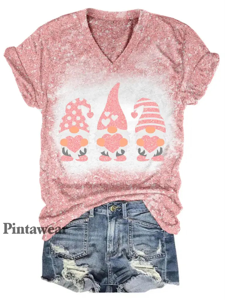 Valentine’s Glitter Gnome V-Neck T-Shirt Pink / S Día de San Valentín