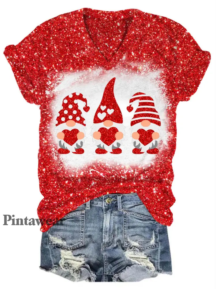 Valentine’s Glitter Gnome V-Neck T-Shirt Red / S Día de San Valentín