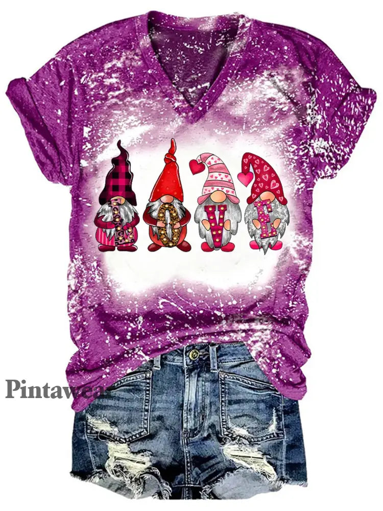 Women’s Gnome Print Valentine’s T-Shirt Purple / S Día de San Valentín